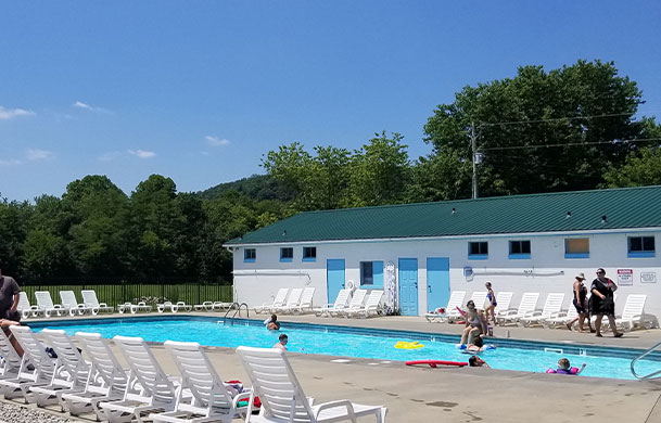 Swimming pool and water slides at Adventure Bound Eagle Valley campground in Sanders Kentucky